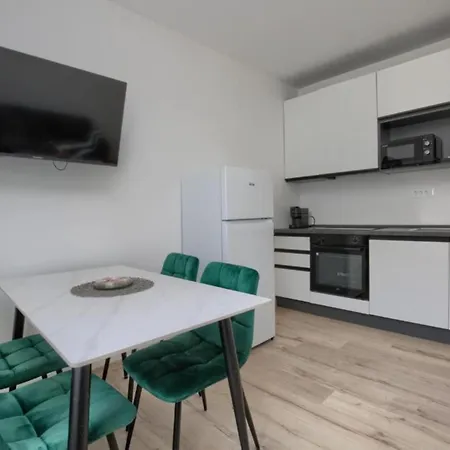 Two Bedroom With Terrace A2 Pula