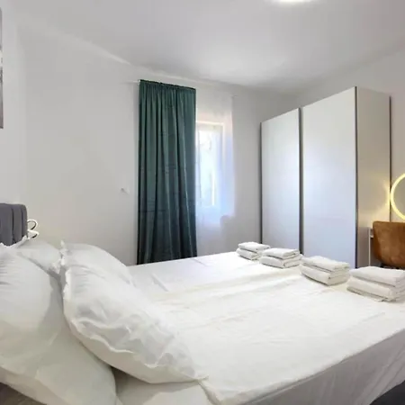 Two Bedroom With Terrace A2 * Pula