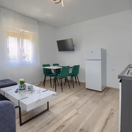 Lägenhet Two Bedroom With Terrace A2 Pula