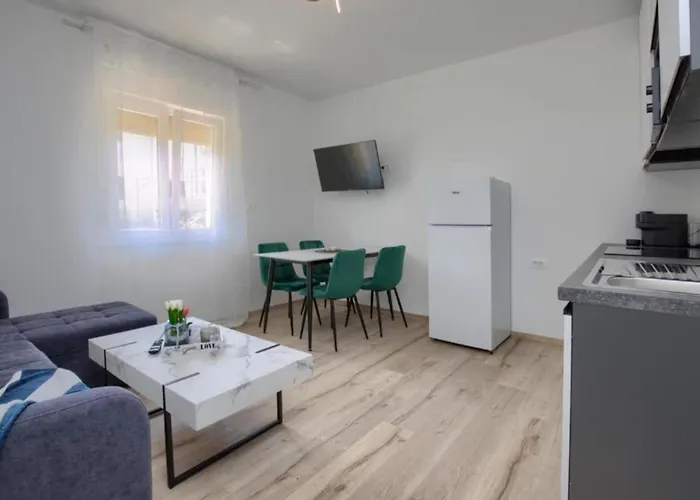 Appartamento Two Bedroom With Terrace A2 Pola