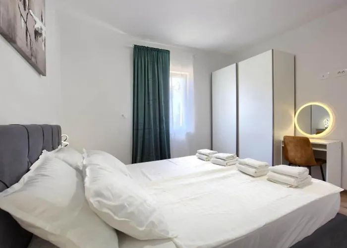 Two Bedroom With Terrace A2 * Pula